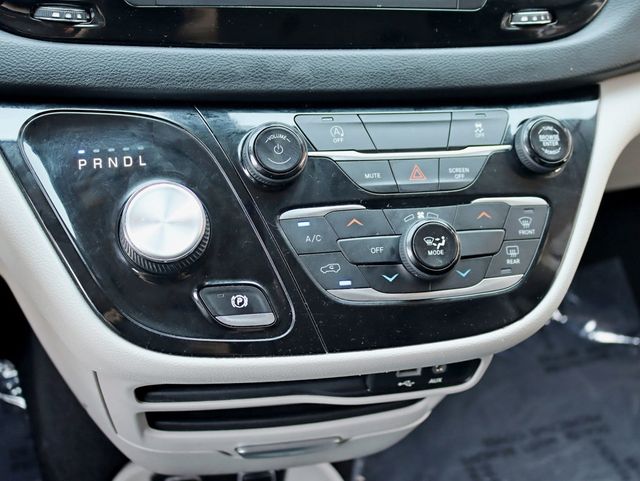 2020 Chrysler Voyager LXi FWD - 22863638 - 16