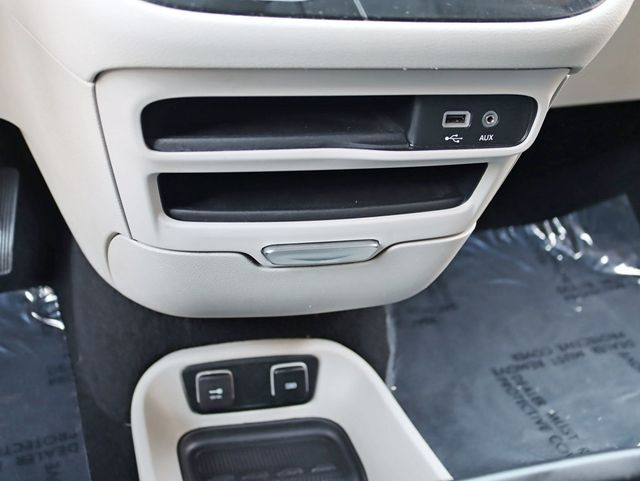 2020 Chrysler Voyager LXi FWD - 22863638 - 17