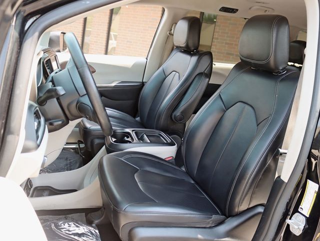 2020 Chrysler Voyager LXi FWD - 22863638 - 19