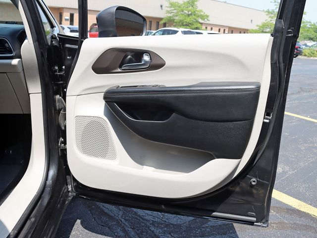 2020 Chrysler Voyager LXi FWD - 22863638 - 25