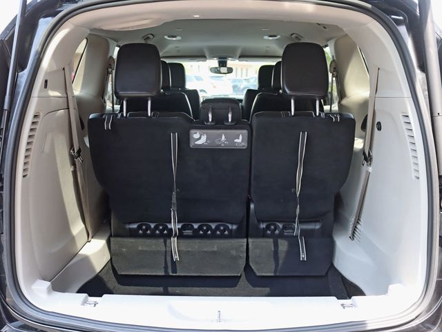 2020 Chrysler Voyager LXi FWD - 22863638 - 26