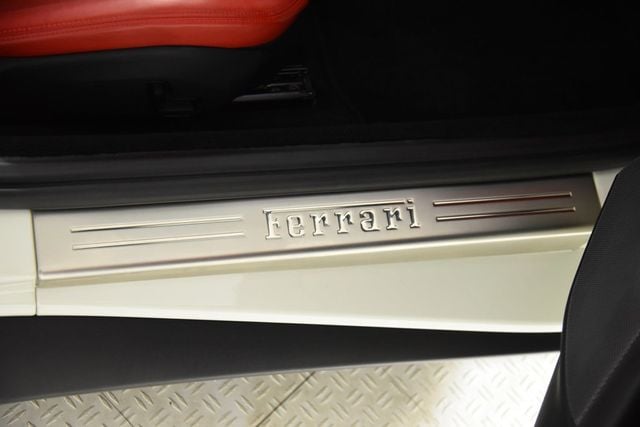 2020 Ferrari PORTOFINO Convertible - 22411760 - 24