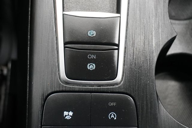 2020 Ford Escape SE FWD - 22879585 - 19