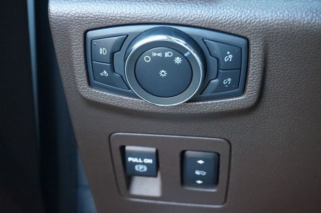 2020 Ford F-150 KING RANCH, 4X4, PANORAMIC MOON ROOF, LEATHER SEATS, TOW PKG - 22939627 - 24