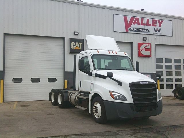 2020 Freightliner CA126DC daycab CA126DC daycab - 22715275 - 2