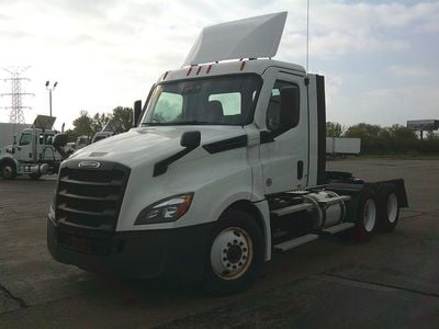 2020 Freightliner CA126DC daycab