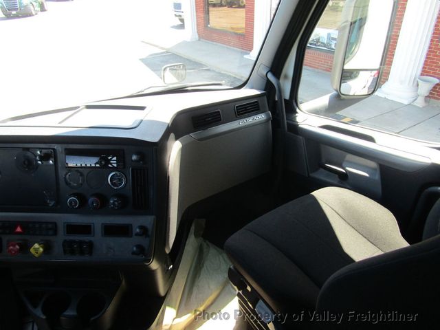 2020 Freightliner Cascadia 126  - 22902286 - 17