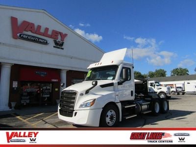2020 Freightliner Cascadia 126 - 1FUJHLDR5LLLC1269