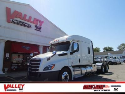 2020 Freightliner Cascadia 126 - 3AKJHHDR2LSLT4096