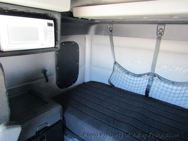 2020 Freightliner Cascadia 126  - 22915196 - 32