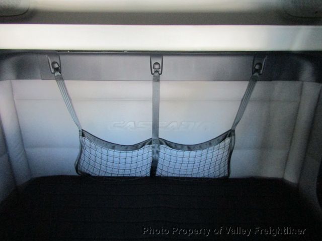 2020 Freightliner Cascadia 126  - 22915196 - 37