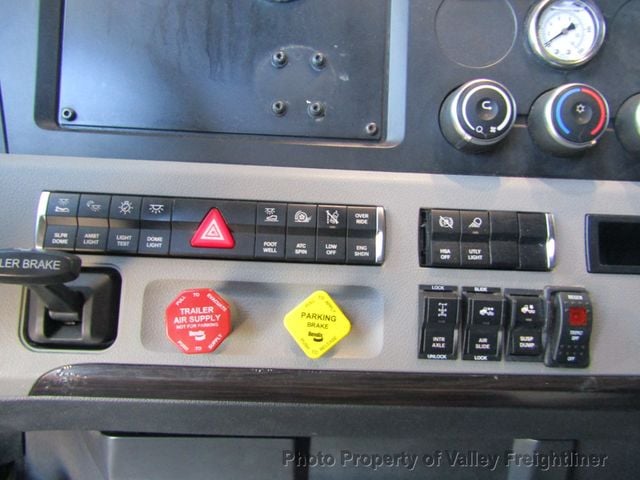 2020 Freightliner Cascadia 126  - 22937918 - 13