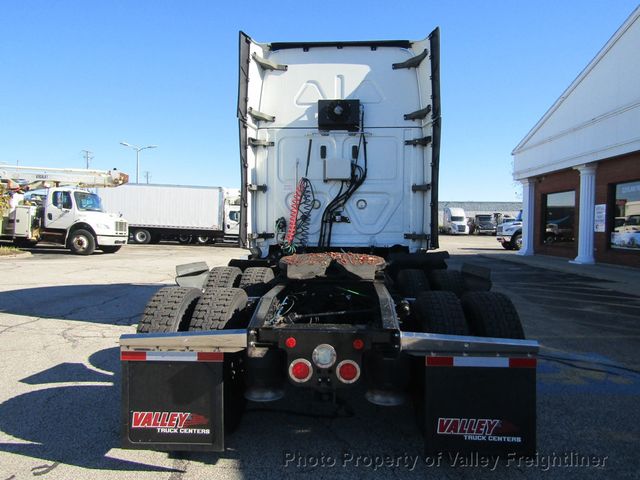 2020 Freightliner Cascadia 126  - 22937918 - 7