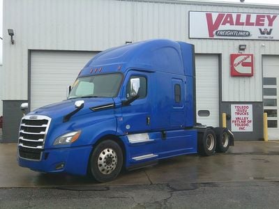 2020 Freightliner CASCADIA 126
