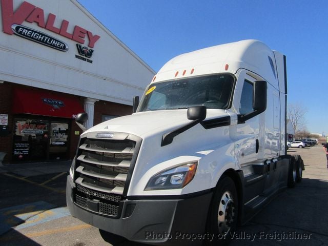 2020 Freightliner CASCADIA 126 RAISED ROOF SLEEPER - 22796453 - 1