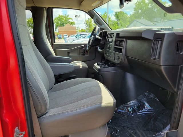 2020 GMC Savana 2500 Cargo Regular Van 3D - 22939714 - 24