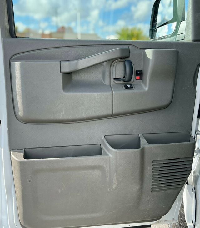 2020 GMC Savana Cargo Van RWD 2500 135" - 22934509 - 12