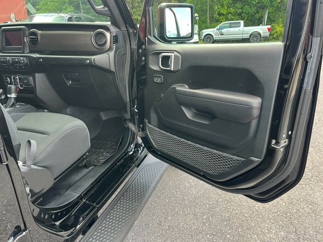 2020 Jeep Gladiator ONLY 199 Miles! Estate Vehicle - 22898784 - 13