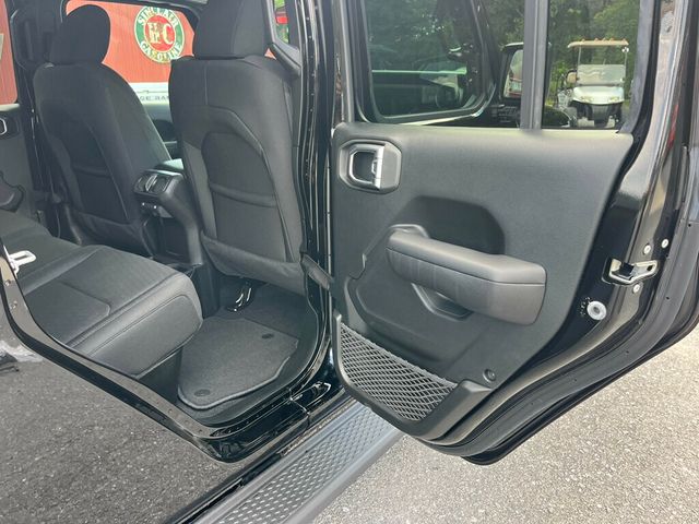 2020 Jeep Gladiator ONLY 199 Miles! Estate Vehicle - 22898784 - 15