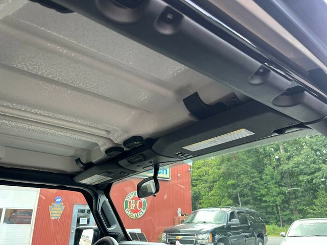 2020 Jeep Gladiator ONLY 199 Miles! Estate Vehicle - 22898784 - 17