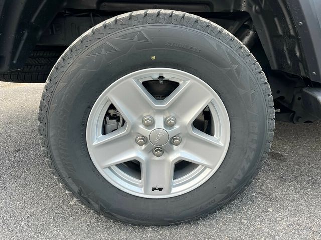 2020 Jeep Gladiator ONLY 199 Miles! Estate Vehicle - 22898784 - 23