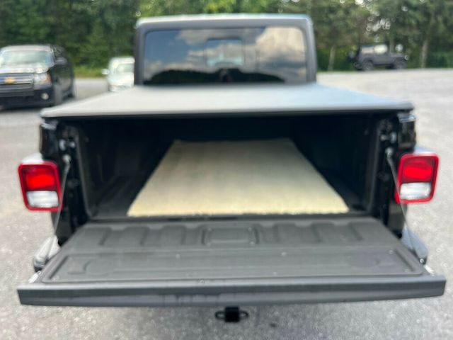 2020 Jeep Gladiator ONLY 199 Miles! Estate Vehicle - 22898784 - 24