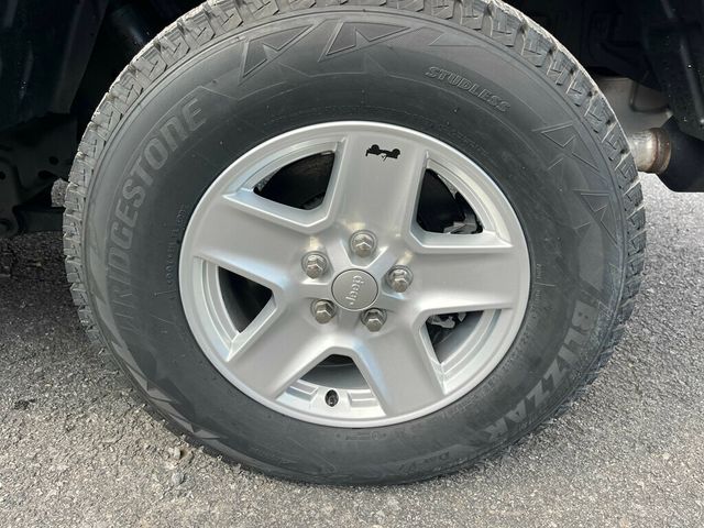 2020 Jeep Gladiator ONLY 199 Miles! Estate Vehicle - 22898784 - 28