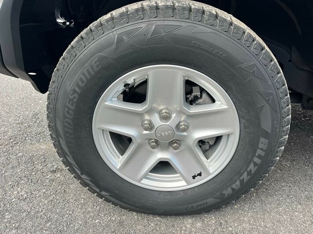 2020 Jeep Gladiator ONLY 199 Miles! Estate Vehicle - 22898784 - 29