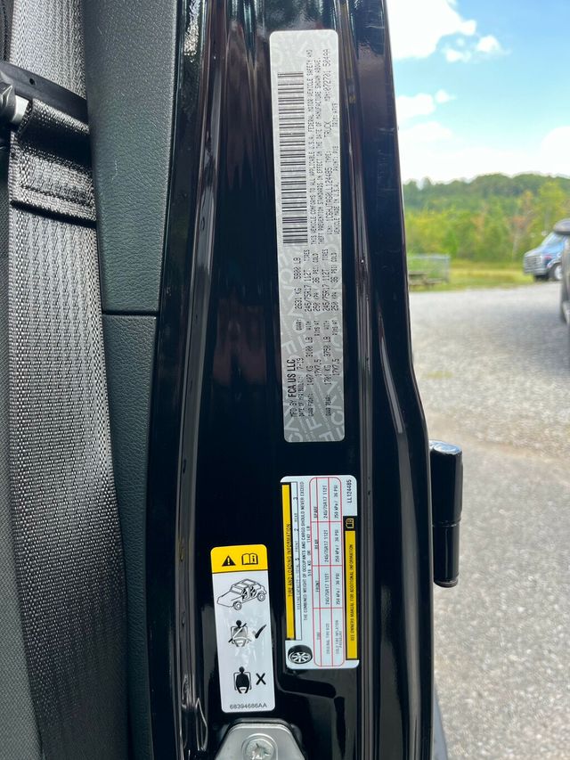 2020 Jeep Gladiator ONLY 199 Miles! Estate Vehicle - 22898784 - 37