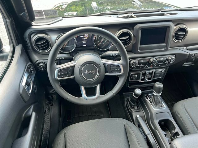 2020 Jeep Gladiator ONLY 199 Miles! Estate Vehicle - 22898784 - 39