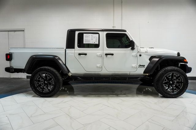 2020 Jeep Gladiator Sport - 22934092 - 32
