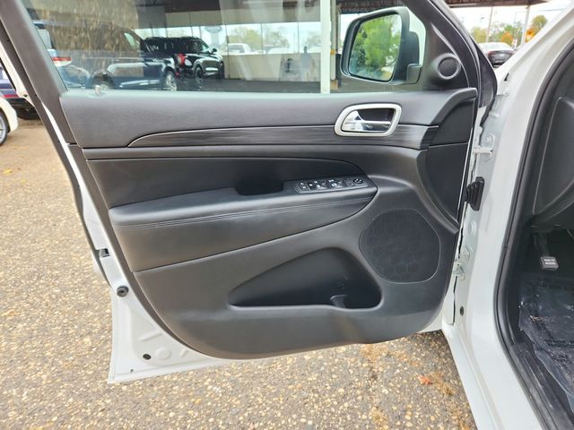 2020 Jeep Grand Cherokee Altitude 4x4 with Power Sunroof and 9 Amplified Alpine Speakers - 22934217 - 27