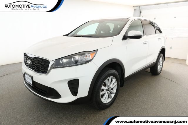 2020 Kia Sorento LX with Manual Flipdown Wheelchair Ramp - 22926447 - 0