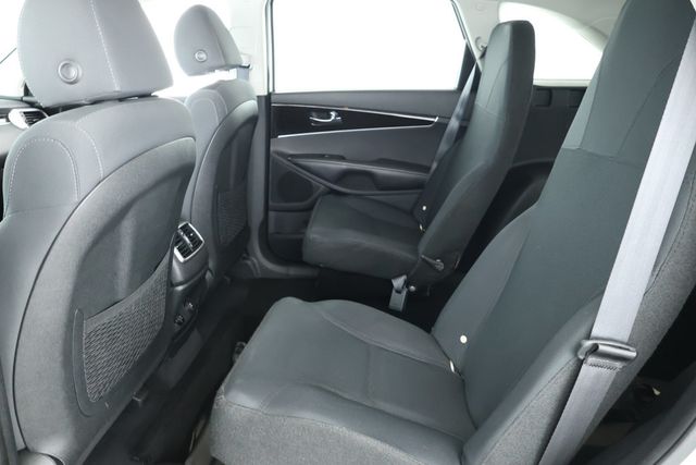 2020 Kia Sorento LX with Manual Flipdown Wheelchair Ramp - 22926447 - 18