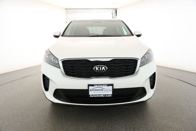 2020 Kia Sorento LX with Manual Flipdown Wheelchair Ramp - 22926447 - 1