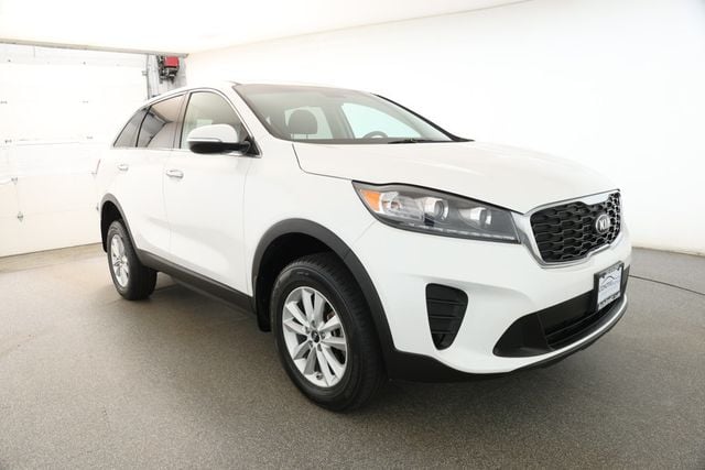 2020 Kia Sorento LX with Manual Flipdown Wheelchair Ramp - 22926447 - 2