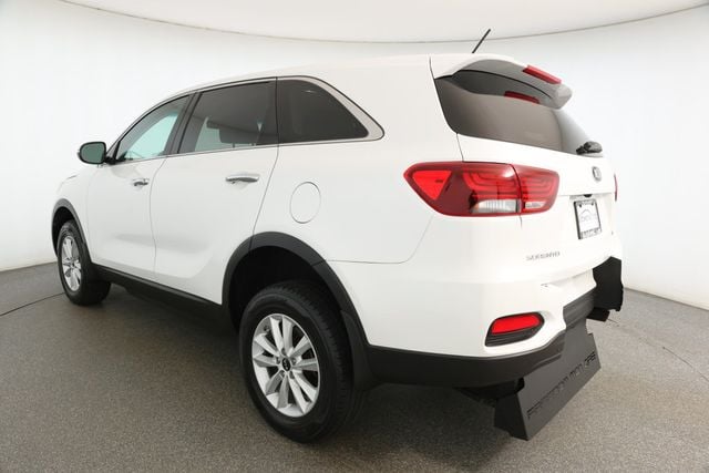 2020 Kia Sorento LX with Manual Flipdown Wheelchair Ramp - 22926447 - 5