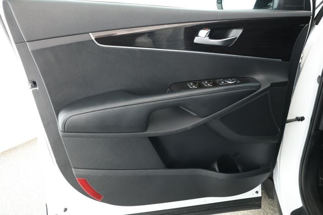 2020 Kia Sorento LX with Manual Flipdown Wheelchair Ramp - 22926447 - 7