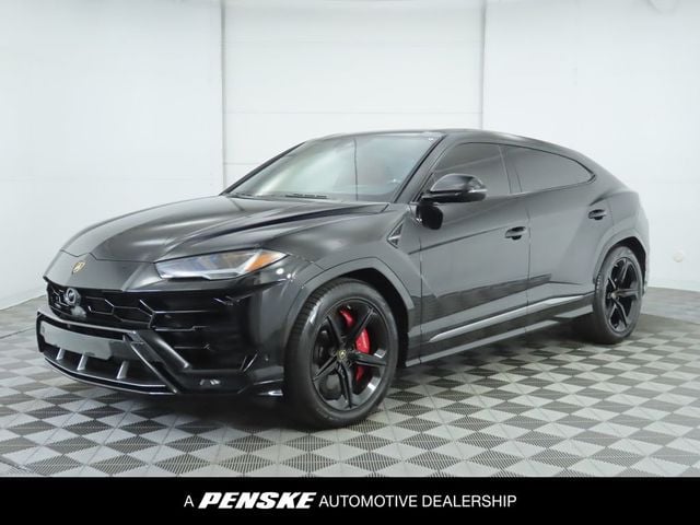 Lamborghini Urus's photo