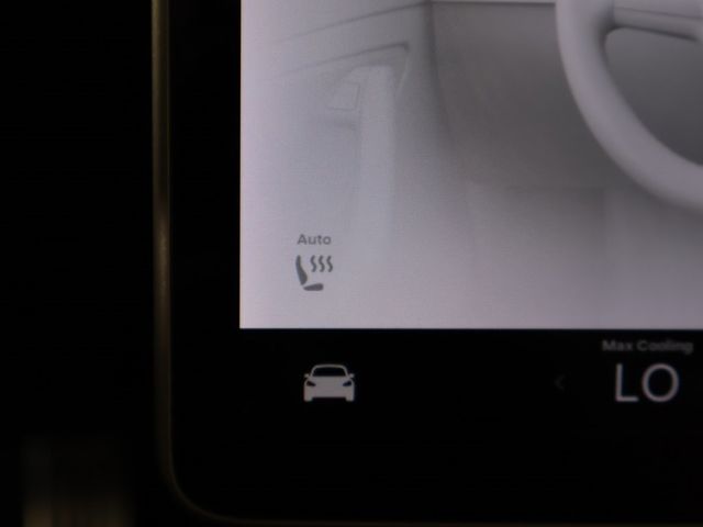 2020 Tesla Model Y Long Range AWD - 22937159 - 50