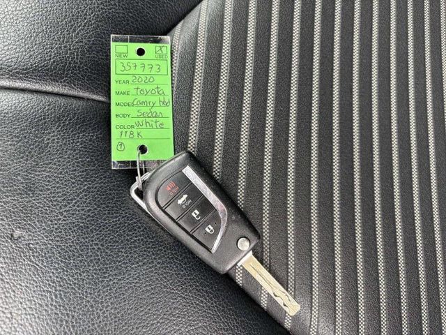 2020 Toyota Camry SE 4dr Sedan - 22936427 - 30