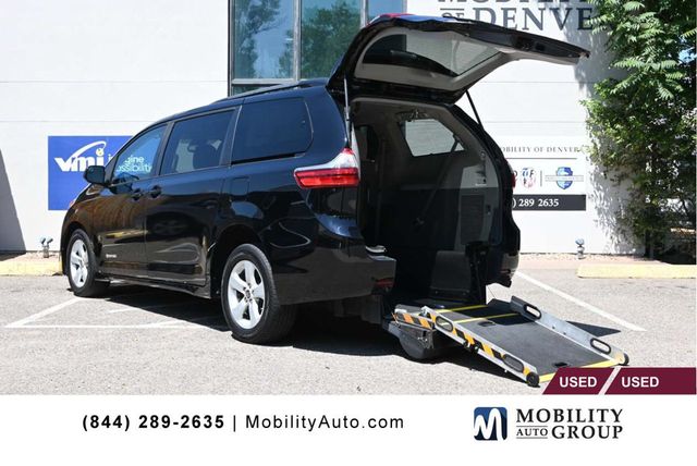 2020 Toyota Sienna LE Mobility FWD 7-Passenger Mobility - 22878972 - 0