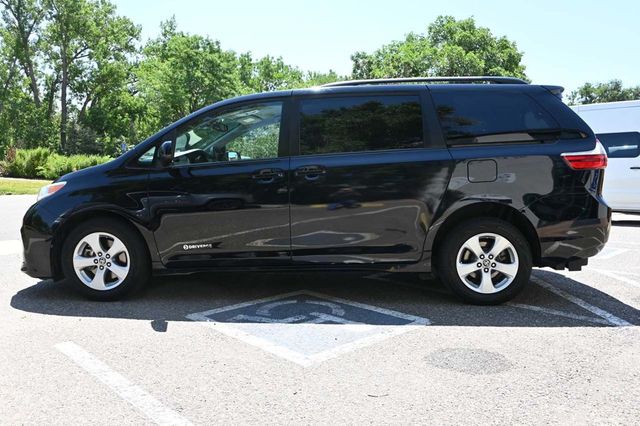 2020 Toyota Sienna LE Mobility FWD 7-Passenger Mobility - 22878972 - 9