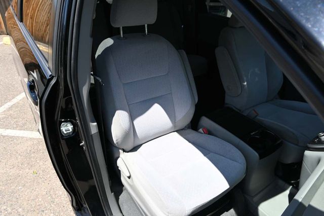 2020 Toyota Sienna LE Mobility FWD 7-Passenger Mobility - 22878972 - 16