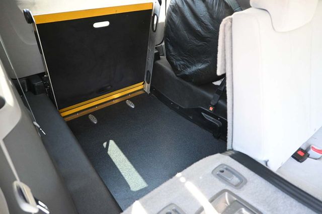 2020 Toyota Sienna LE Mobility FWD 7-Passenger Mobility - 22878972 - 18