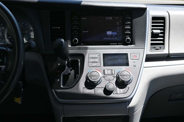 2020 Toyota Sienna LE Mobility FWD 7-Passenger Mobility - 22878972 - 20