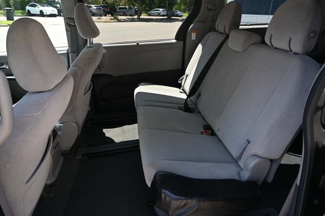 2020 Toyota Sienna LE Mobility FWD 7-Passenger Mobility - 22878972 - 22