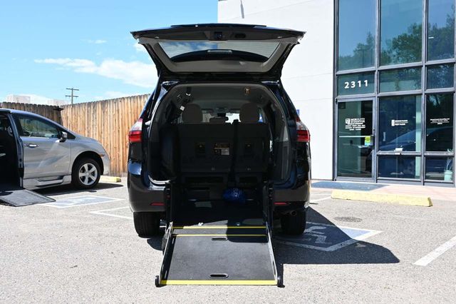2020 Toyota Sienna LE Mobility FWD 7-Passenger Mobility - 22878972 - 2