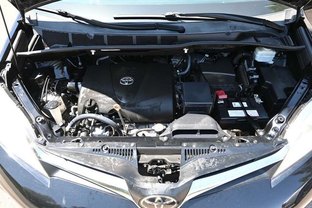 2020 Toyota Sienna LE Mobility FWD 7-Passenger Mobility - 22878972 - 29