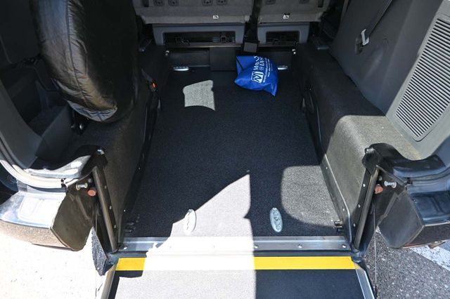 2020 Toyota Sienna LE Mobility FWD 7-Passenger Mobility - 22878972 - 3